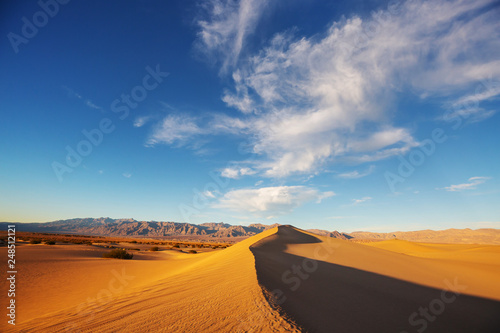 Sand dunes in California © Galyna Andrushko