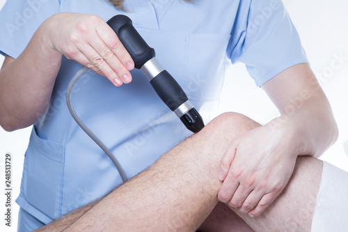 Fala uderzeniowa. Rehabilitacja. Leczenie przeciwbólowe. 