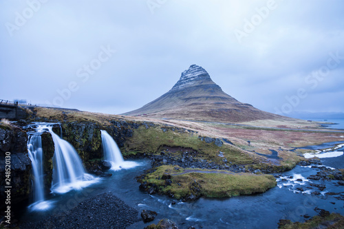 Fototapeta Naklejka Na Ścianę i Meble -  Cascadas en Islandia