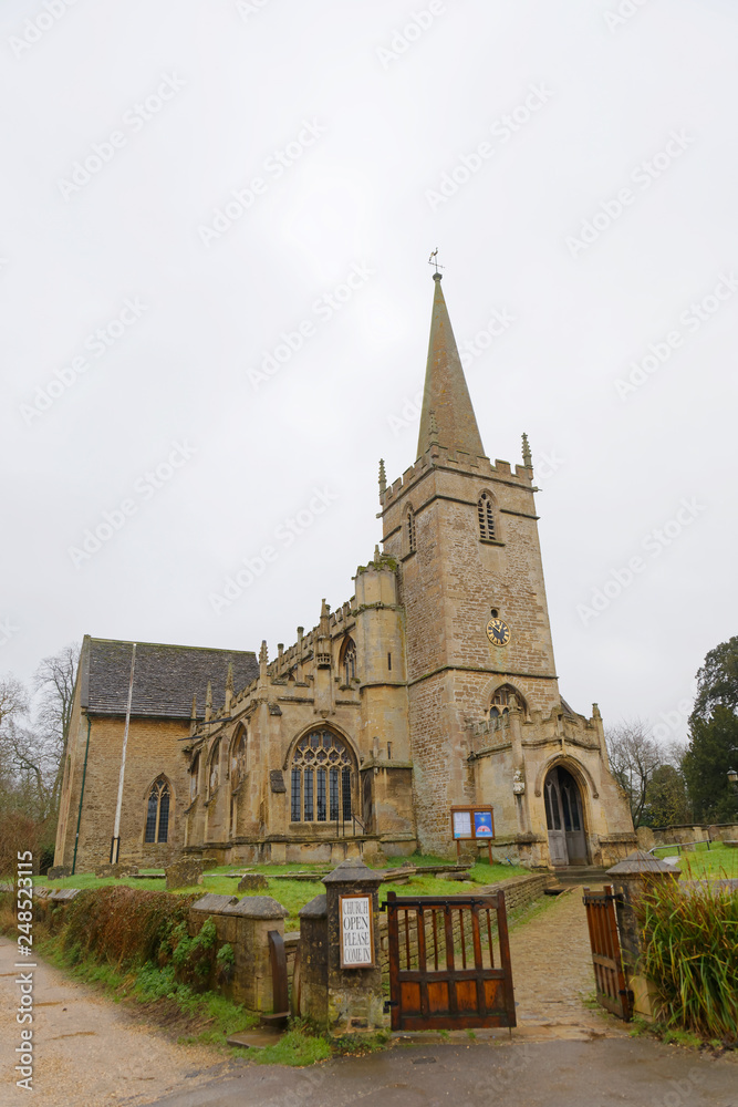Obraz premium St. Cyriac's Church in the village of Lacock, England