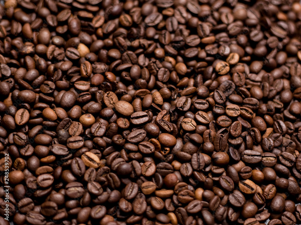 Fototapeta premium Tło Kawy. palone ziarna kawy, widok z góry