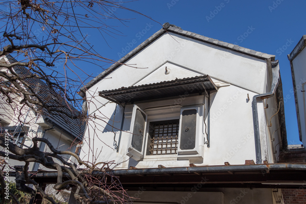 小江戸川越 重厚な蔵の扉と鉄格子 Stock Photo Adobe Stock
