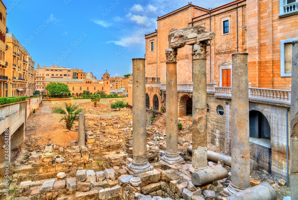 Fototapeta premium Rzymskie kolumny bazyliki w pobliżu forum Berytus. Bejrut, Liban