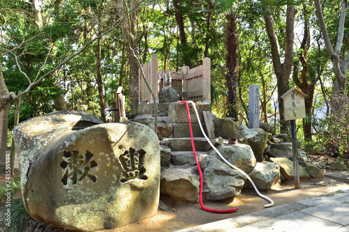 おのころ島神社の鶺鴒石