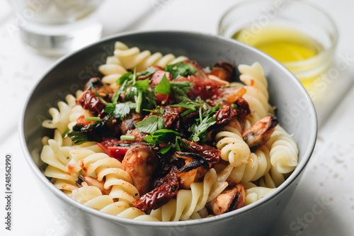 Delicious pasta with tomatoes, mussels and herbs