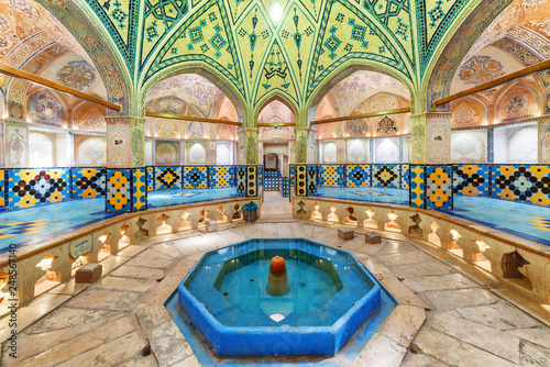 Octagonal dressing hall with pool in Sultan Amir Ahmad Bathhouse