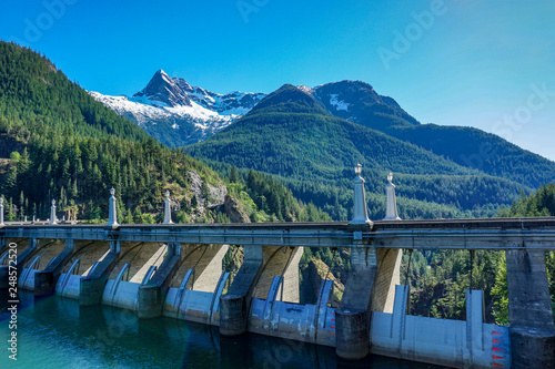 Fototapeta Naklejka Na Ścianę i Meble -  bridge in the mountains