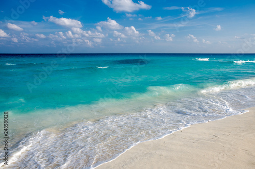 Fototapeta Naklejka Na Ścianę i Meble -  El Mirador Beach at Cancun