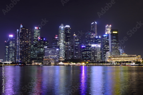 シンガポール　マリーナ湾高層ビル群 © Zen