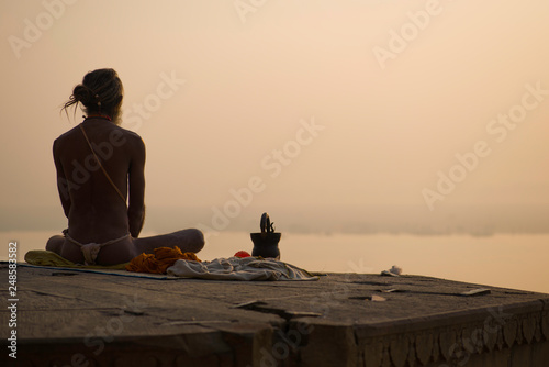 Photography yogi on the banks of the Ganges india varanasi