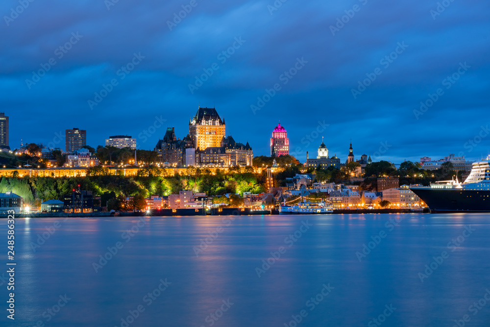 Night view of the Quebec city skyline with Fairmont Le Château Frontenac