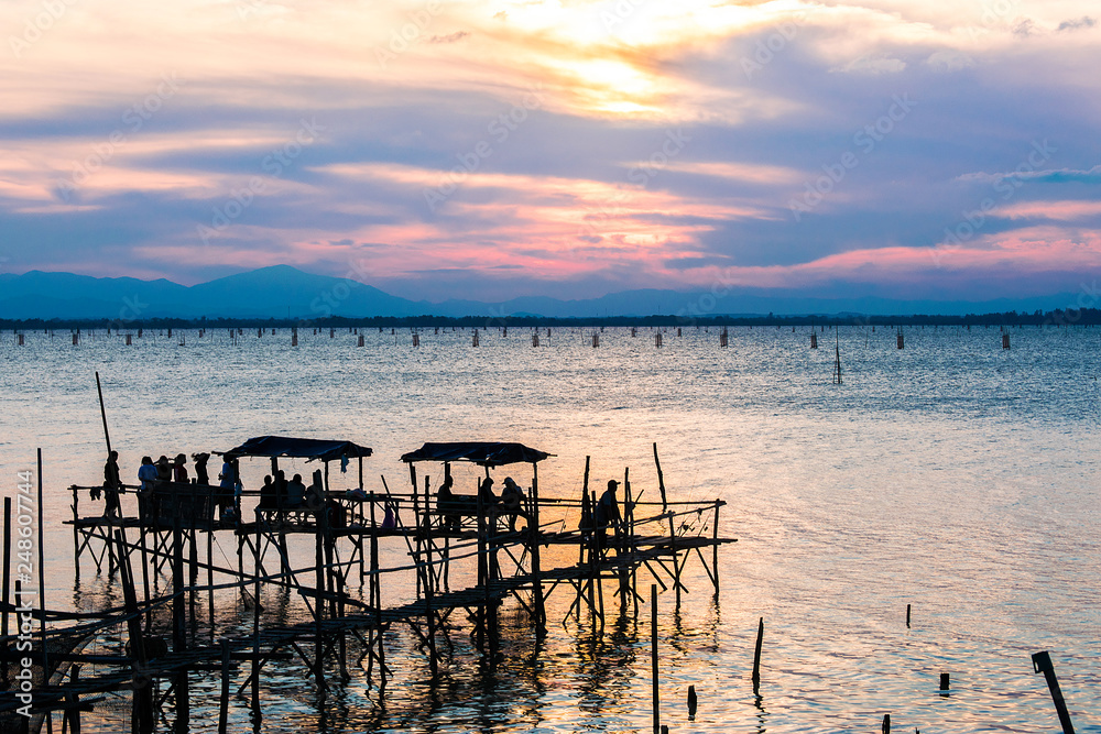 Obraz premium A Beautiful lake and forest during sunset