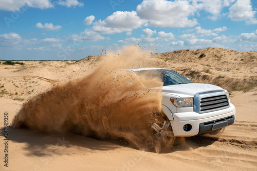 Fotografija Pickup surf on the sand in the desert