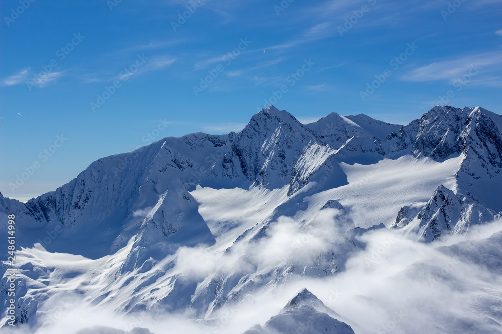 Obraz premium Jagged mountain 