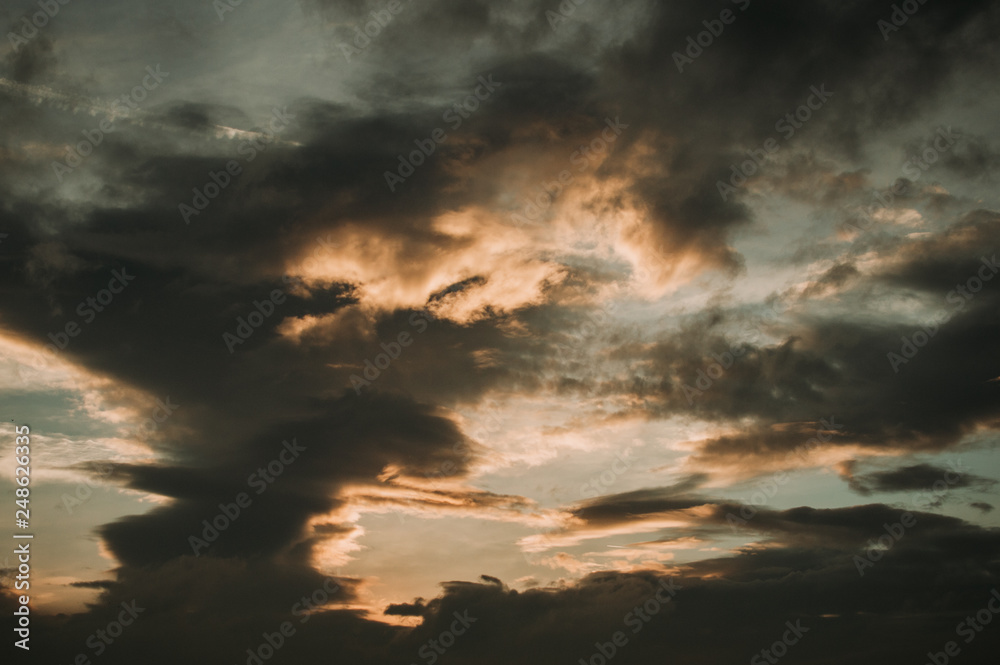 Naklejka premium dramatic sky with clouds