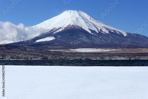 冬の富士山、雲、1月の富士山、山中湖、快晴富士、冬富士