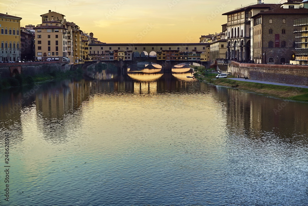 Obraz premium Ponte Vecchio at sunset, Florence, Tuscany, Italy