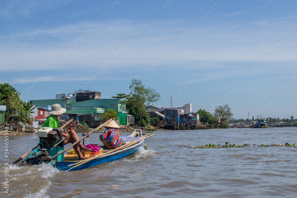 ベトナム　カントー　メコン川とボート