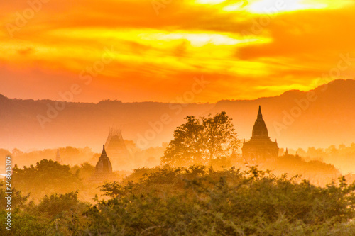 Sonnenuntergang   ber Bagan