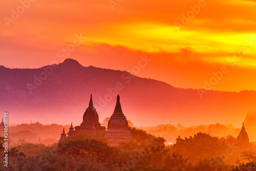Sonnenuntergang   ber Bagan