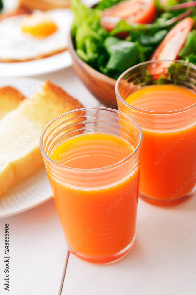 野菜ジュース　朝食イメージ　Carrot juice and breakfast image