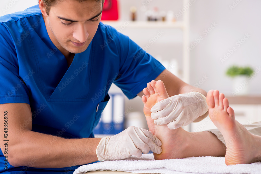 Fotografie Podiatrist treating feet during procedure