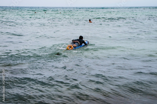 Surfista no mar