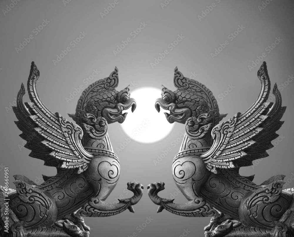 Obraz premium Black and white Garuda statue in the temple decorated beautiful religion and beautiful sunlight.