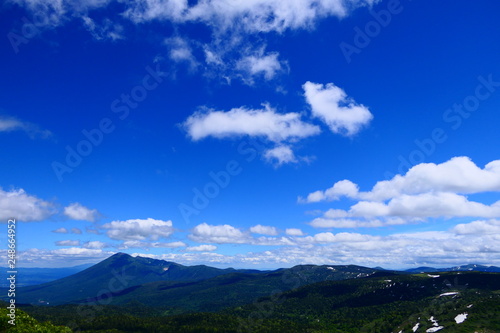 十和田八幡平国立公園。八幡平山頂より岩手山を望む。八幡平 岩手 日本。６月下旬。 