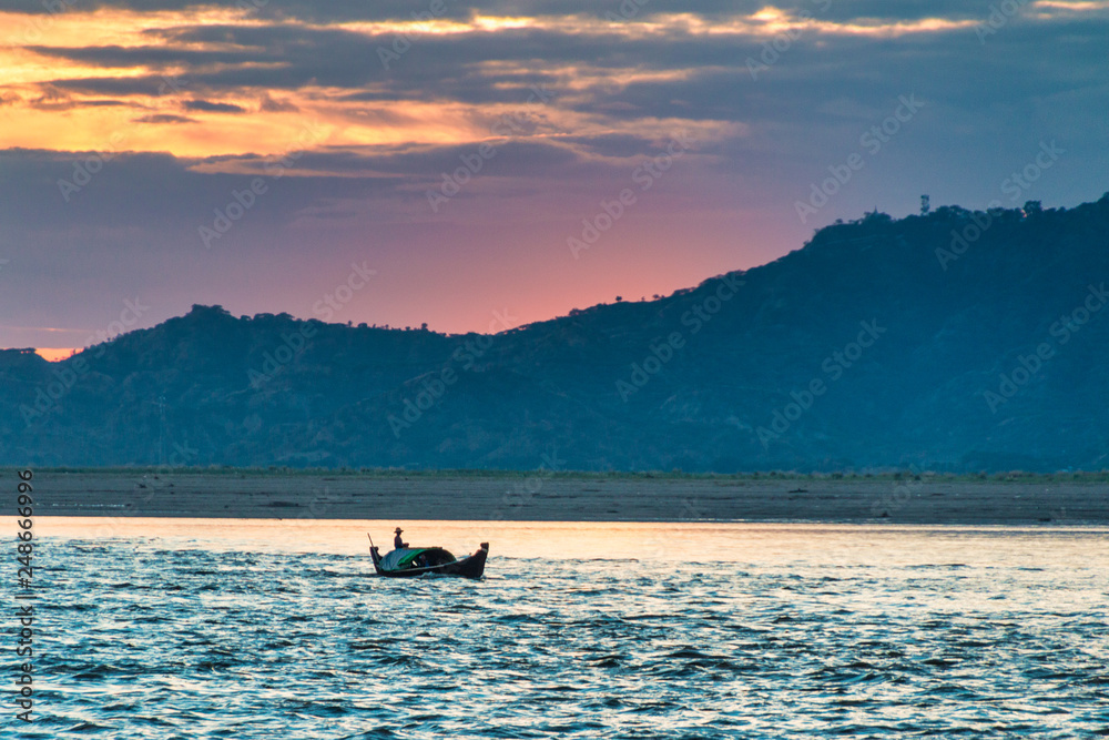 Sonnenuntergang über dem Irrawaddy