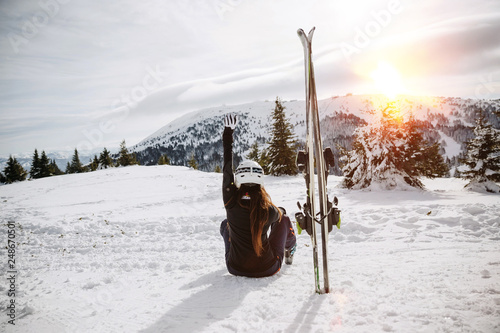 Schilderij op canvas Female skier resting on the ski slope
