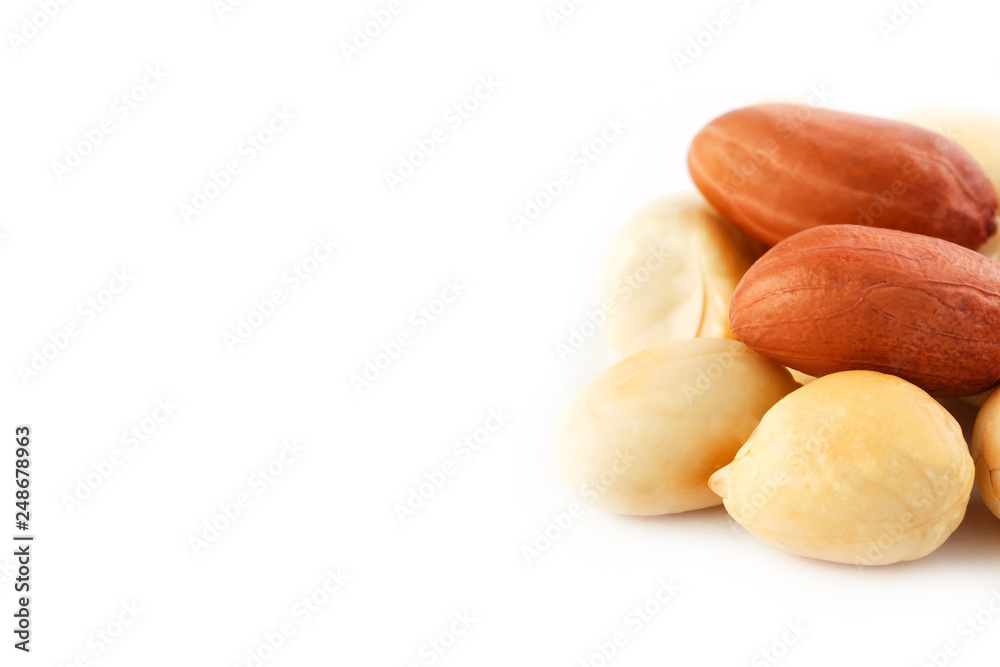 Obraz premium Peanuts isolated on white background. Peeled Peel and Scarlup.