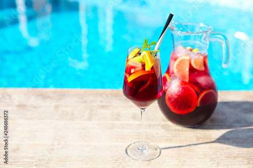 Canvas Print Refreshing classic fruit sangria by the pool