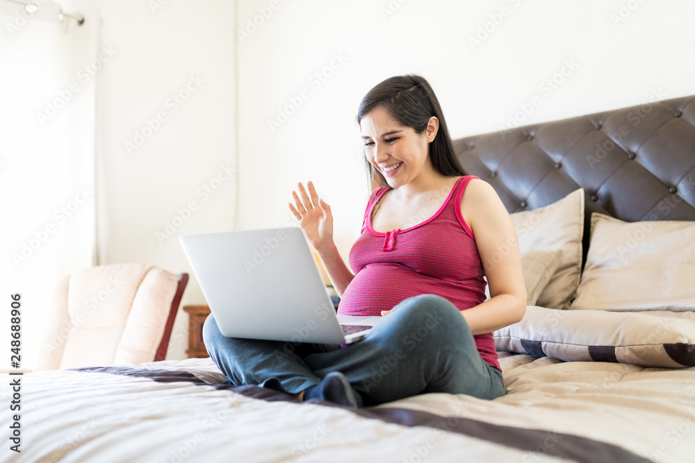 Sharing Pregnancy News Through Video Call Sharing Pregnancy News Through Video Call