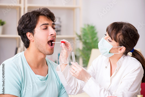 Konstfotografi Doctor getting saliva test sample in clinic hospital