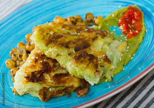 Cabbage in batter with chickpeas and sauces