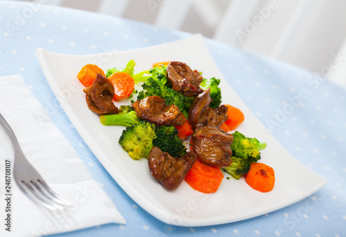 Roasted chicken hearts with broccoli and carrots