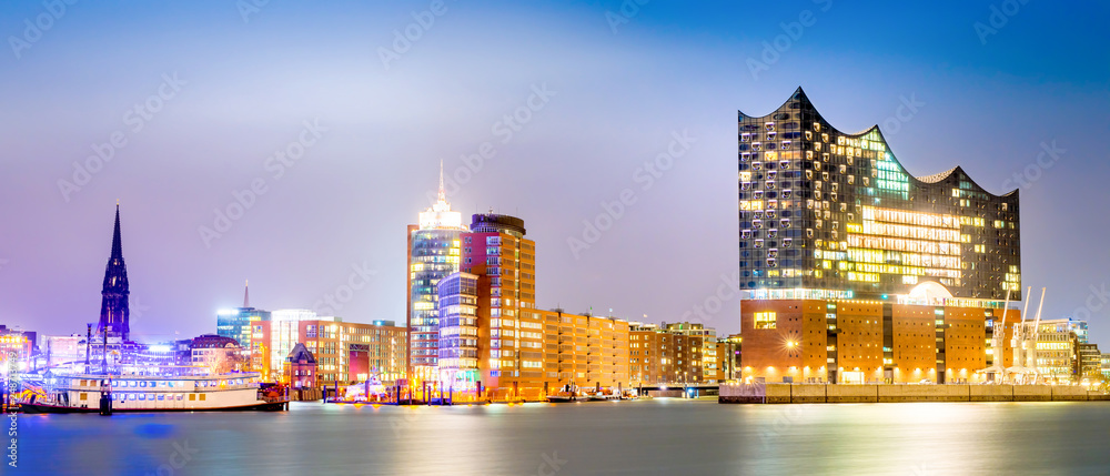Elbphilharmonie and Hamburg harbor at night - obrazy, fototapety, plakaty 