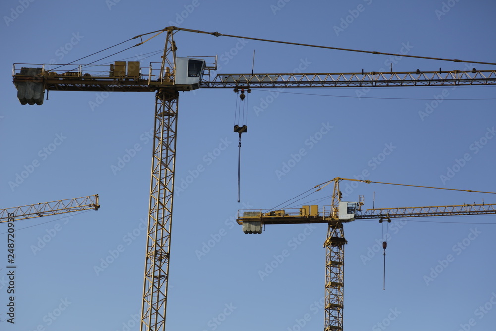 Large, big crane. Nice, sunny day, blue sky.