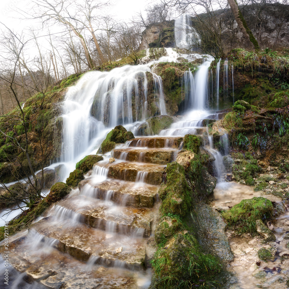 Fototapeta premium Bad Urach Wasserfall bei zu viel Wasser