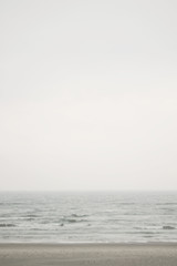 Keuken achterwand Wit Verlaten winterstrand bij zee  © Iveta
