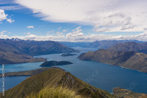 amazing view from Roys peak in wanaka New Zealand  great landscape in wanaka Roys peak  landscape photography in New Zealand  New Zealand landmarks  place to go in wanaka