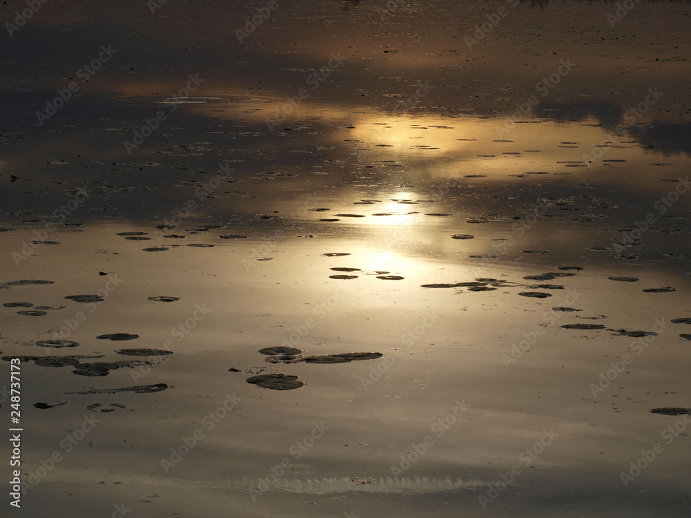 Sonne spiegelt im Wasser Sonne spiegelt im Wasser