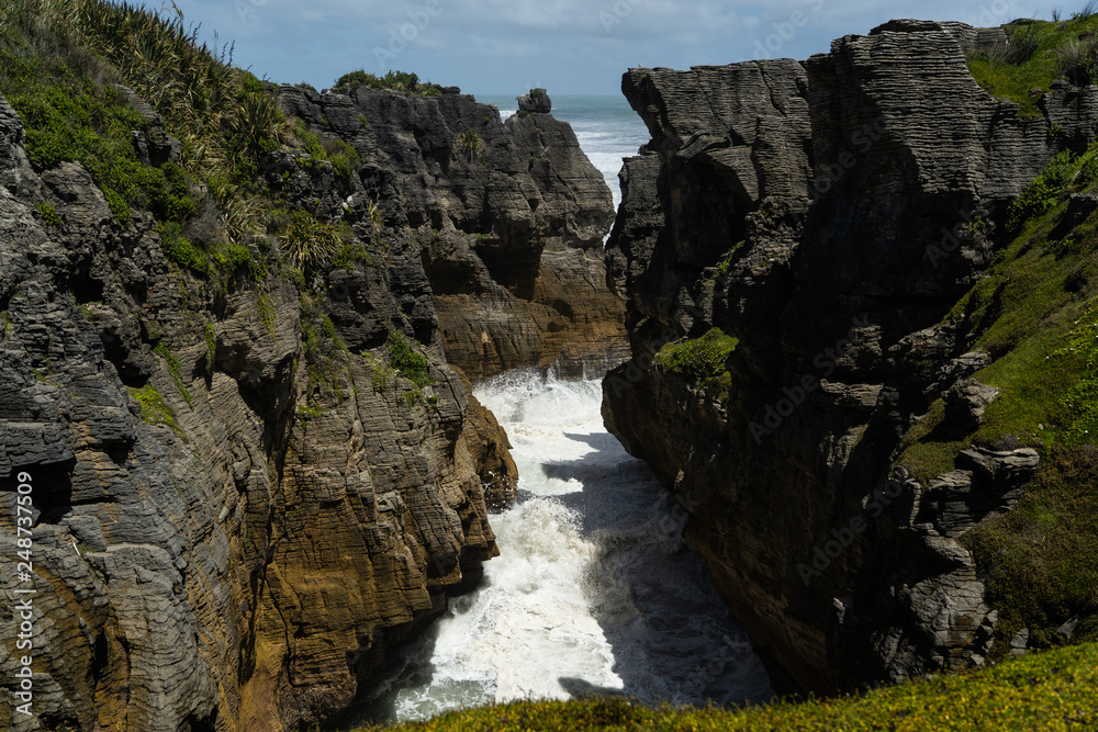Fototapeta premium Punakaki Pancake Rocks in Paparoa National Park, West Coast, South Island, New Zealand, overview at the pancake rocks, near Fox Glacier