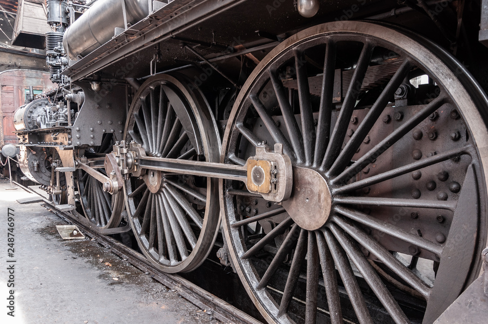 Räder von Dampflokomotiven in Nahaufnahme