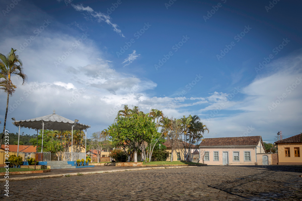 Praça da Paróquia do Divino Espírito Santo, na cidade de Guarani, Minas Gerais, Brasil