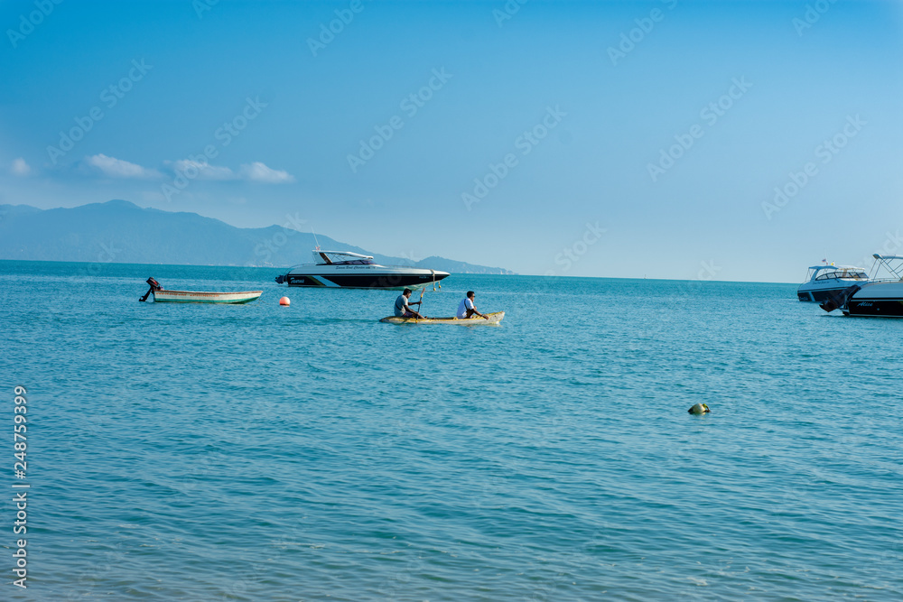 Naklejka premium boat in sea