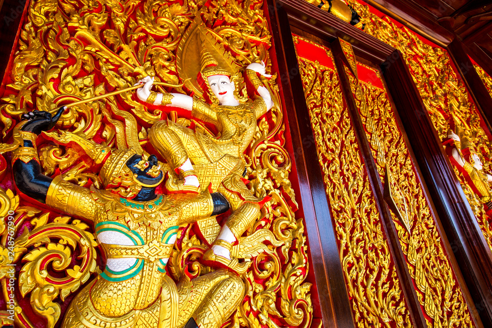 Obraz premium Wooden Carving of The Ramayana Epic on Temple Wall - Samut Songkhram, Thailand