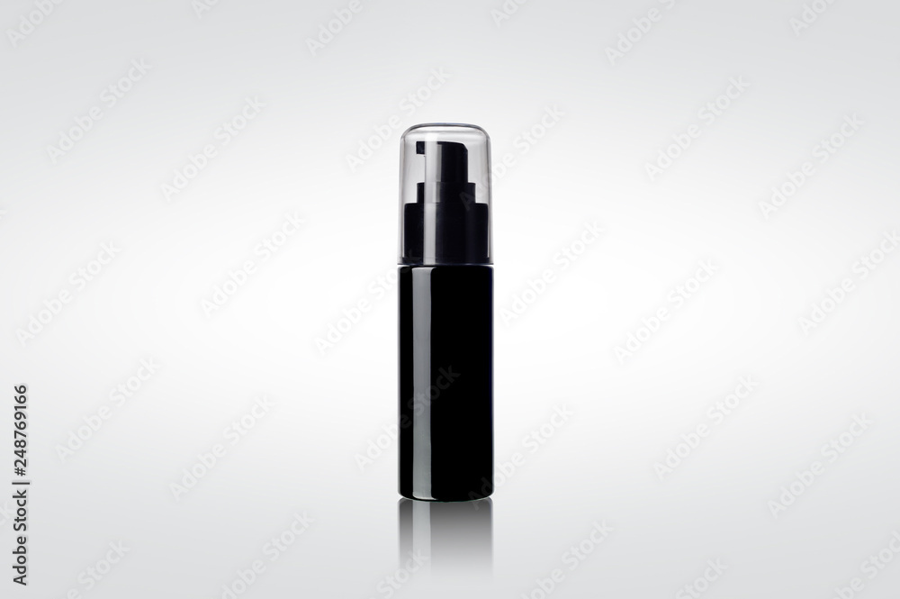 Black shiny cosmetic spray bottle Black shiny cosmetic spray bottle