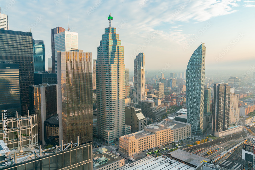 Obraz premium Aerial morning view of the Toronto downtown